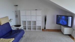 Fernseher, Bücher, Stereoanlage