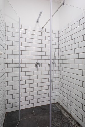 Standard Apartment, 1 Bedroom | Bathroom shower