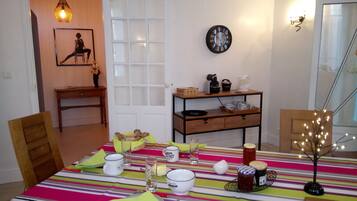 Free daily continental breakfast