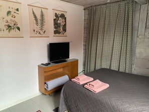 2 soverom, strykejern/-brett, reiseseng for barn og wi-fi (inkludert)