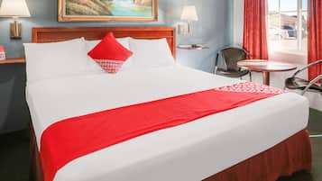 Rom, 1 kingsize-seng | Skrivebord og sengetøy