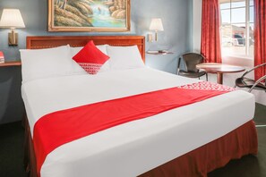Phòng, 1 giường cỡ king | Bàn, bộ trải giường 