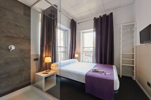 Standard Room | Soundproofing, free WiFi, bed sheets - Hostal Mayerling Centro (Barcelona)
