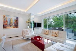 TV, offices - The White Peace Garden 3 bed Hampstead - by Out of Office Lifestyle (London)
