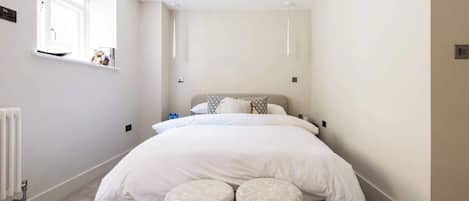2 dormitorios, tabla de planchar con plancha, wifi y ropa de cama