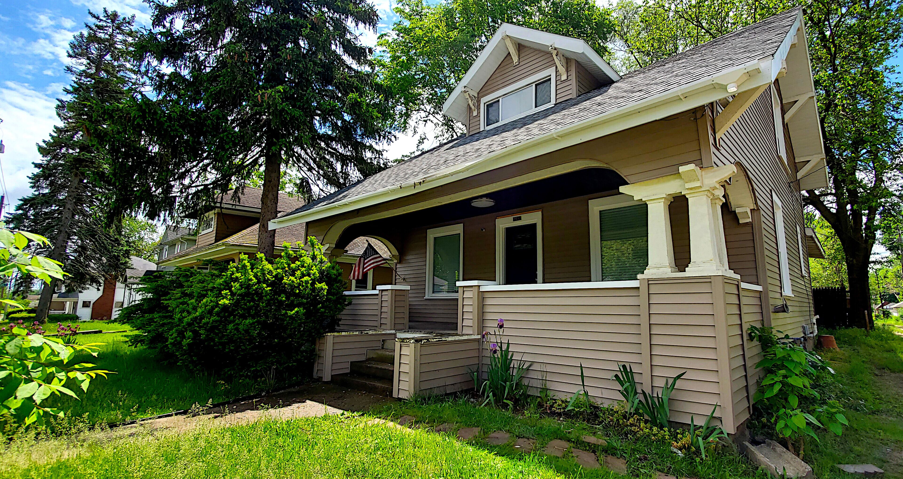 BEAUTIFUL  3bd 2br / BLOCKS AWAY FROM NOTRE DAME / EDDY ST