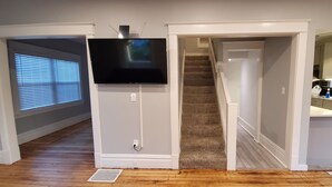 Interior - BEAUTIFUL  3bd 2br / BLOCKS AWAY FROM NOTRE DAME / EDDY ST (South Bend)