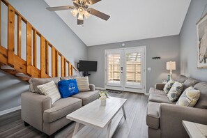 Apartment, 2 Bedrooms | Living room | 42-inch flat-screen TV with cable channels, TV - Horizon South By Blueswell (Panama City Beach)