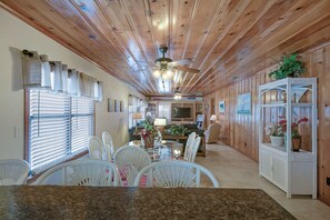 Condo, 3 Bedrooms | Private kitchen
