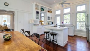 Condo, 3 Bedrooms | Private kitchen