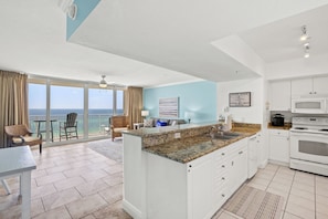 Condo, Multiple Beds, Patio, Ocean View (Emerald Beach Resort 733) | Interior