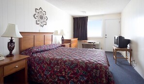 Chambre de base, 1 grand lit | Rideaux d’obscurcissement, accès au Wi-Fi (inclus), literie fournie