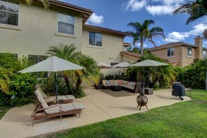 Terrace/patio - Spacious Oceanside Executive Home Close  to beach (Oceanside)