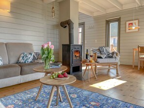 Smart TV, fireplace, DVD player - traumHaff®Cozy Pilots Romance with fireplace, private NORDICSPA, fireplace, boat (Rieth am See)