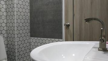 Standard Room | Bathroom