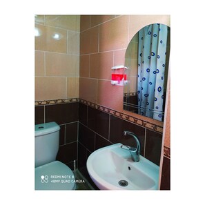 Double Room | Bathroom | Shower, towels - Gazisehir Hotel (Gaziantep)