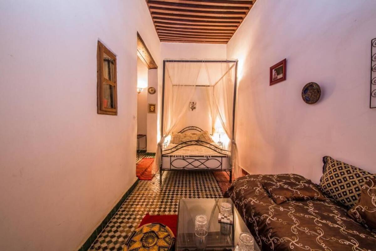 Cunas, wifi gratis, decoración personalizada y muebles diferentes