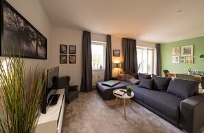 Smart TV, books, stereo