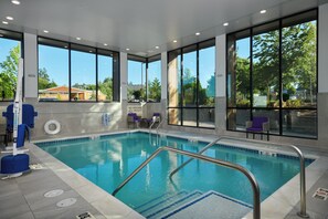 Indoor pool, open 7:00 AM to 11:00 PM, sun loungers - Hampton Inn Sherwood Portland (Sherwood)