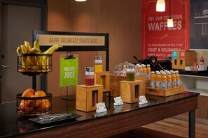 Free daily buffet breakfast - Hampton Inn Sherwood Portland (Sherwood)