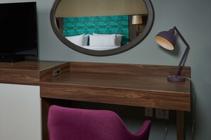 Premium bedding, pillowtop beds, desk, blackout drapes - Hampton Inn Sherwood Portland (Sherwood)