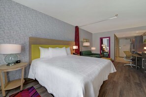 Schreibtisch, laptopgeeigneter Arbeitsplatz, Verdunkelungsvorhänge