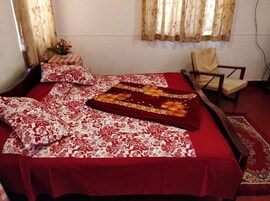 Standard Double Room | Desk, laptop workspace, free WiFi, bed sheets