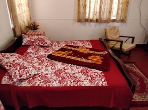 Bureau, espace de travail pour ordinateur portable, Wi-Fi gratuit