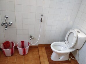 Bathroom - YWCA Wyoming Guesthouse (Coonoor)