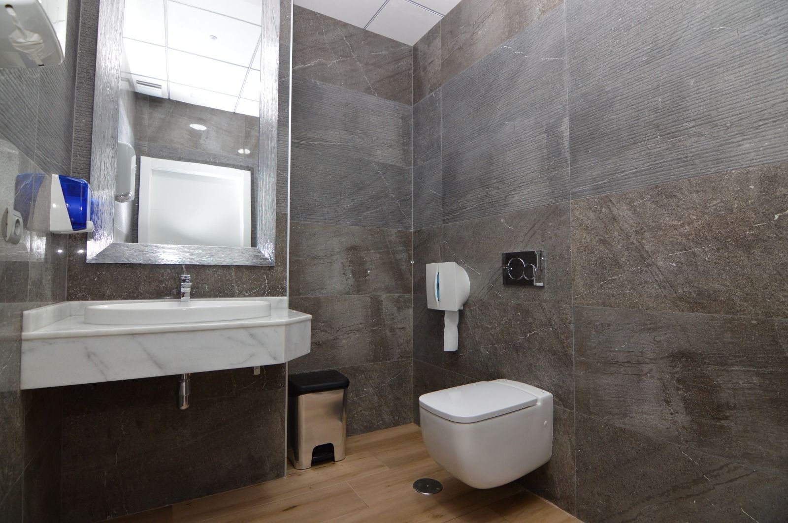 rainfall showerhead, hair dryer, towels, soap