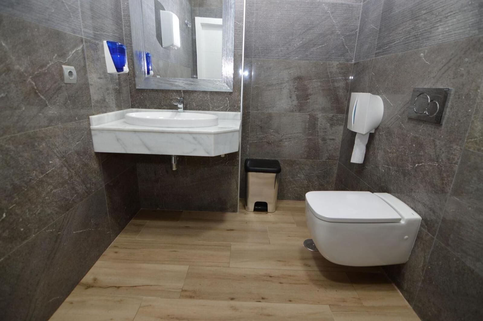 rainfall showerhead, hair dryer, towels, soap