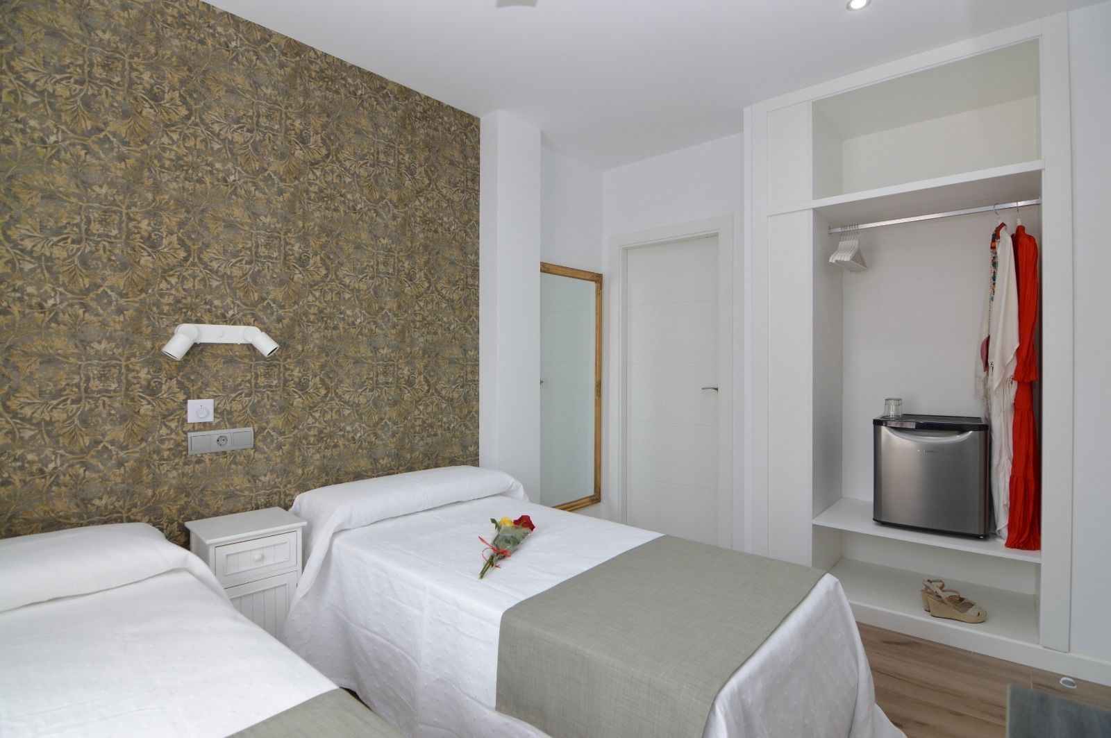 soundproofing, free wifi, bed sheets