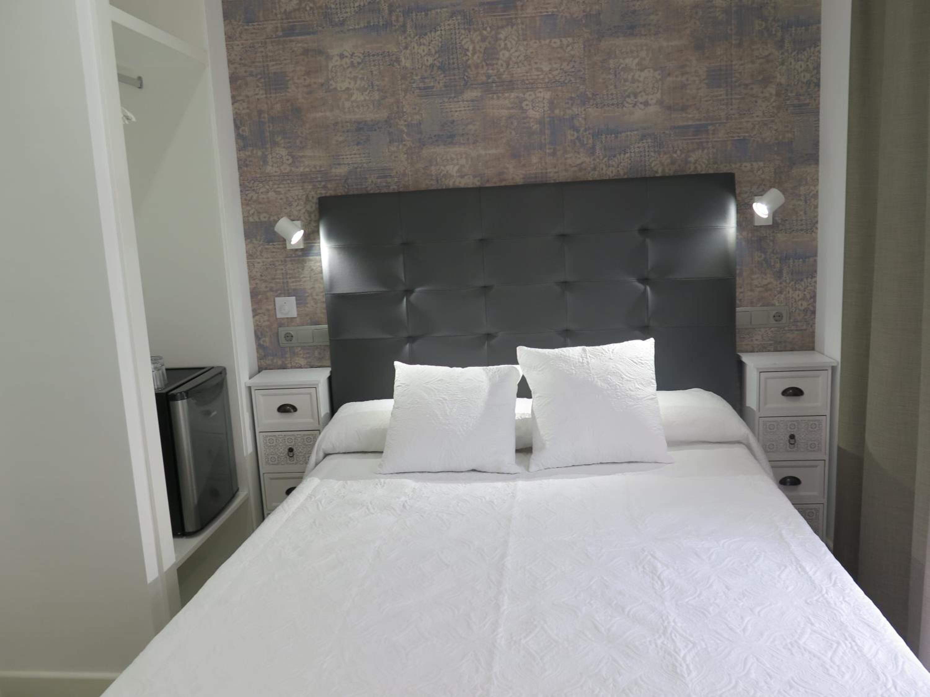 soundproofing, free wifi, bed sheets