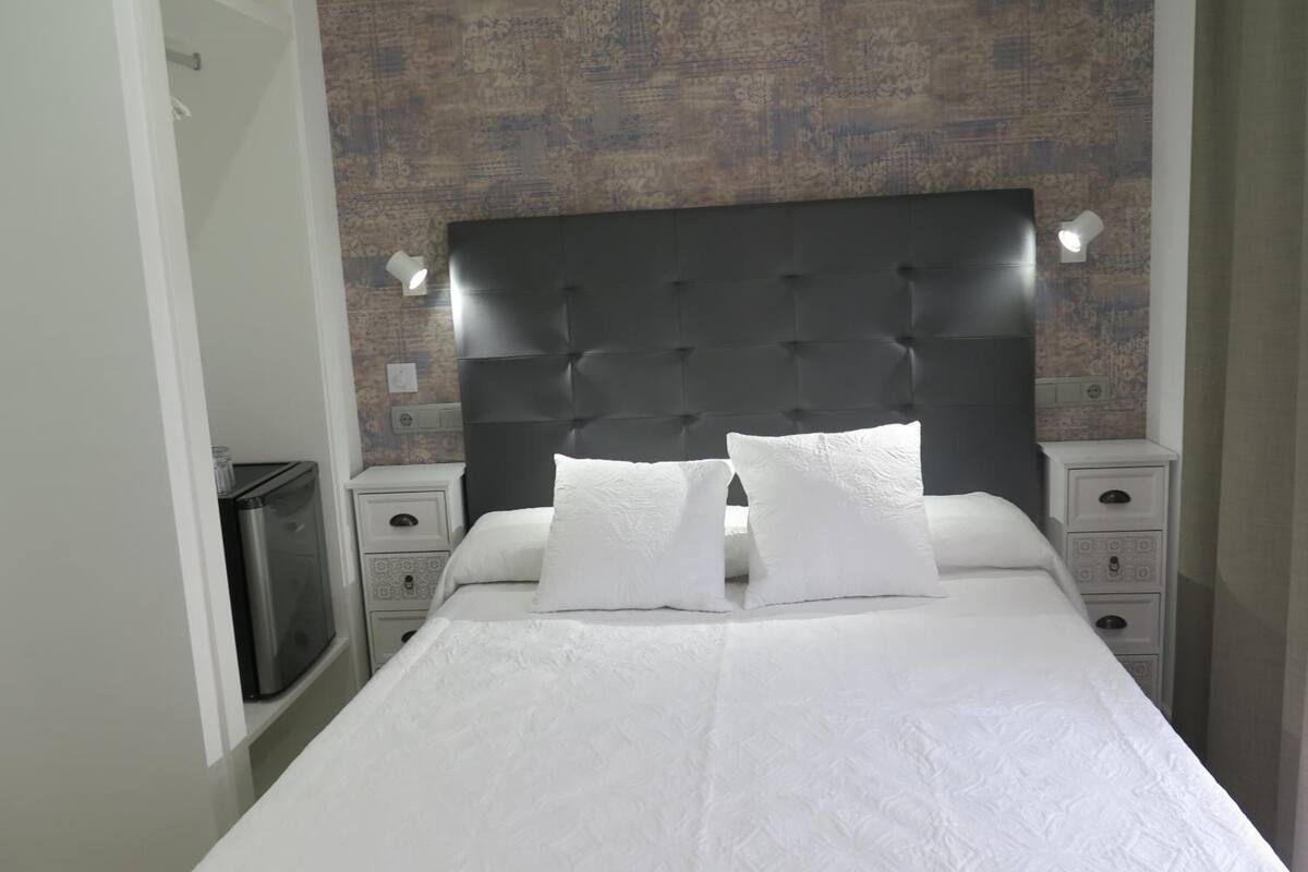 soundproofing, free wifi, bed sheets