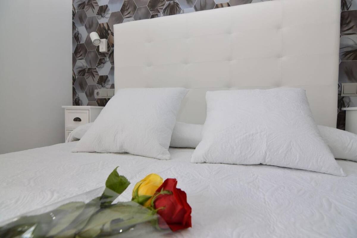 soundproofing, free wifi, bed sheets