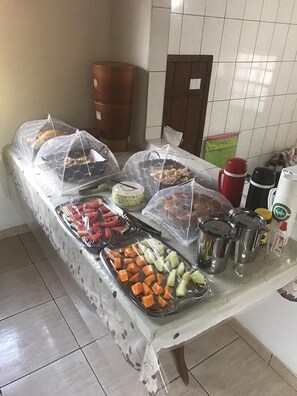 Free daily buffet breakfast - Pousada Recanto das Pedras (Serro)