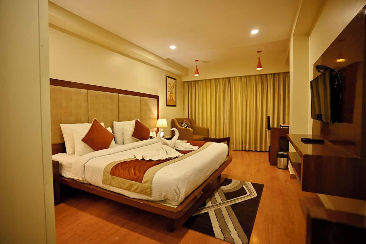 Deluxe Double Room | Premium bedding, minibar, in-room safe, desk