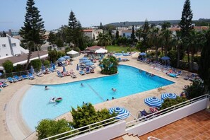Outdoor pool - Andreotis Hotel Apts (Paralimni)