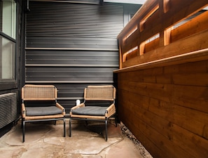 Deluxe Double Room | Living area