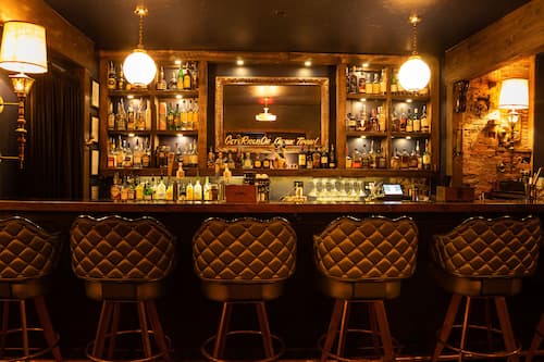 Cocktail bar