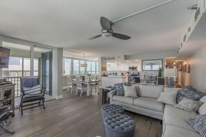 Smart TV - Beach Front Sky Suite - Shores of Madeira #1004 (Madeira Beach)