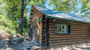 Exterior detail - The Davies Family Inn (Placerville)