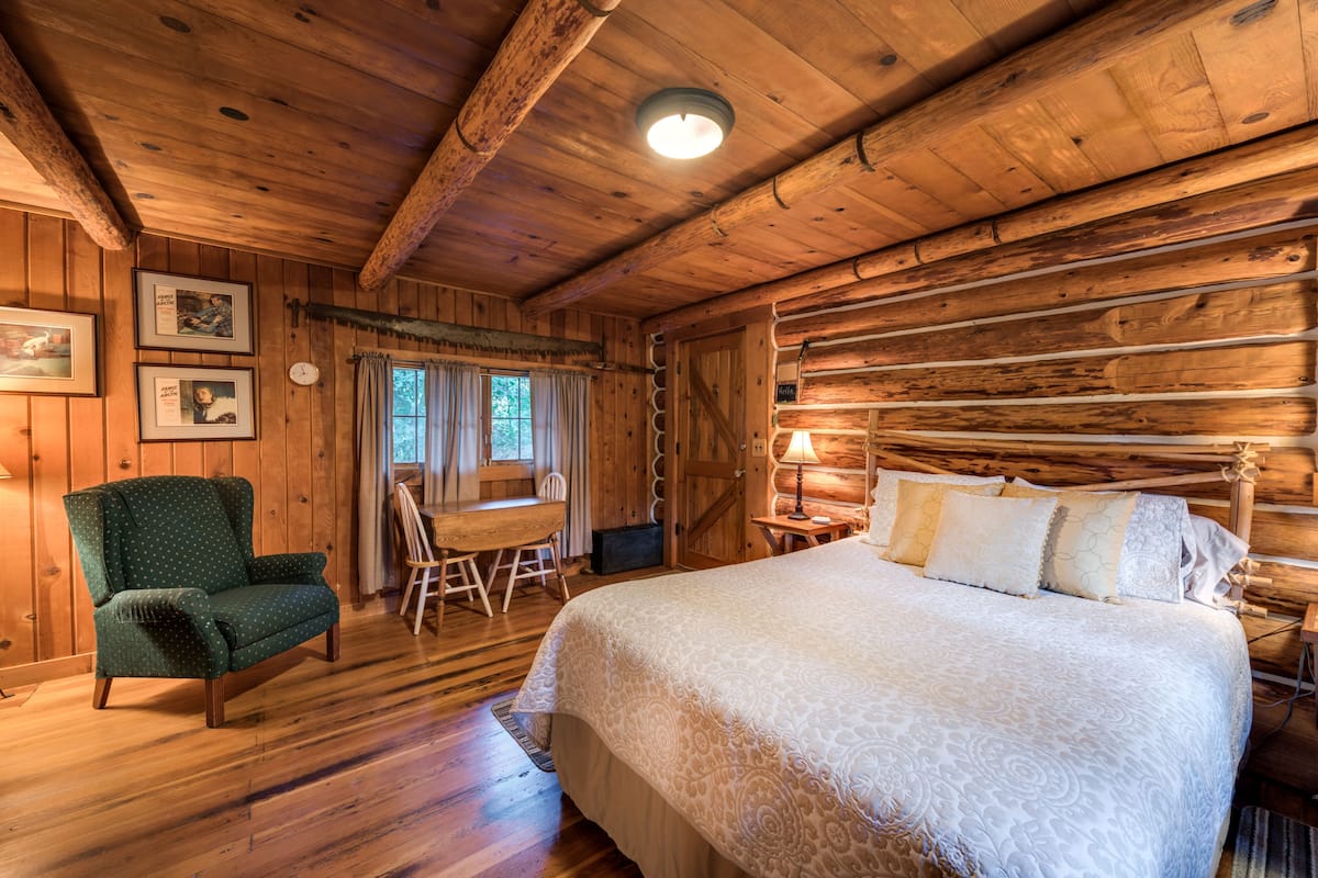 Cabaña estándar, 1 cama Queen size | Servicios de la habitación