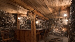Interior - The Davies Family Inn (Placerville)