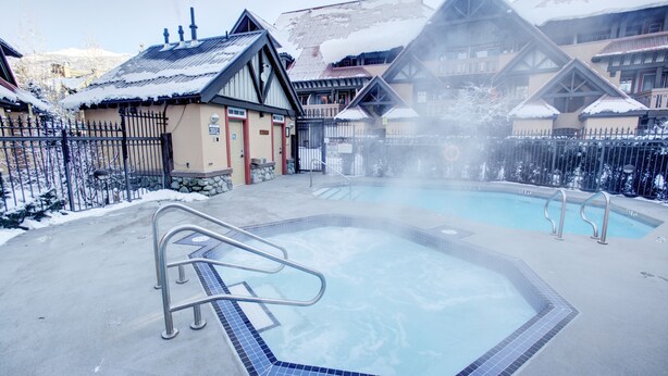 Outdoor spa tub - Stoney Creek Sunpath by Vacasa (Whistler)