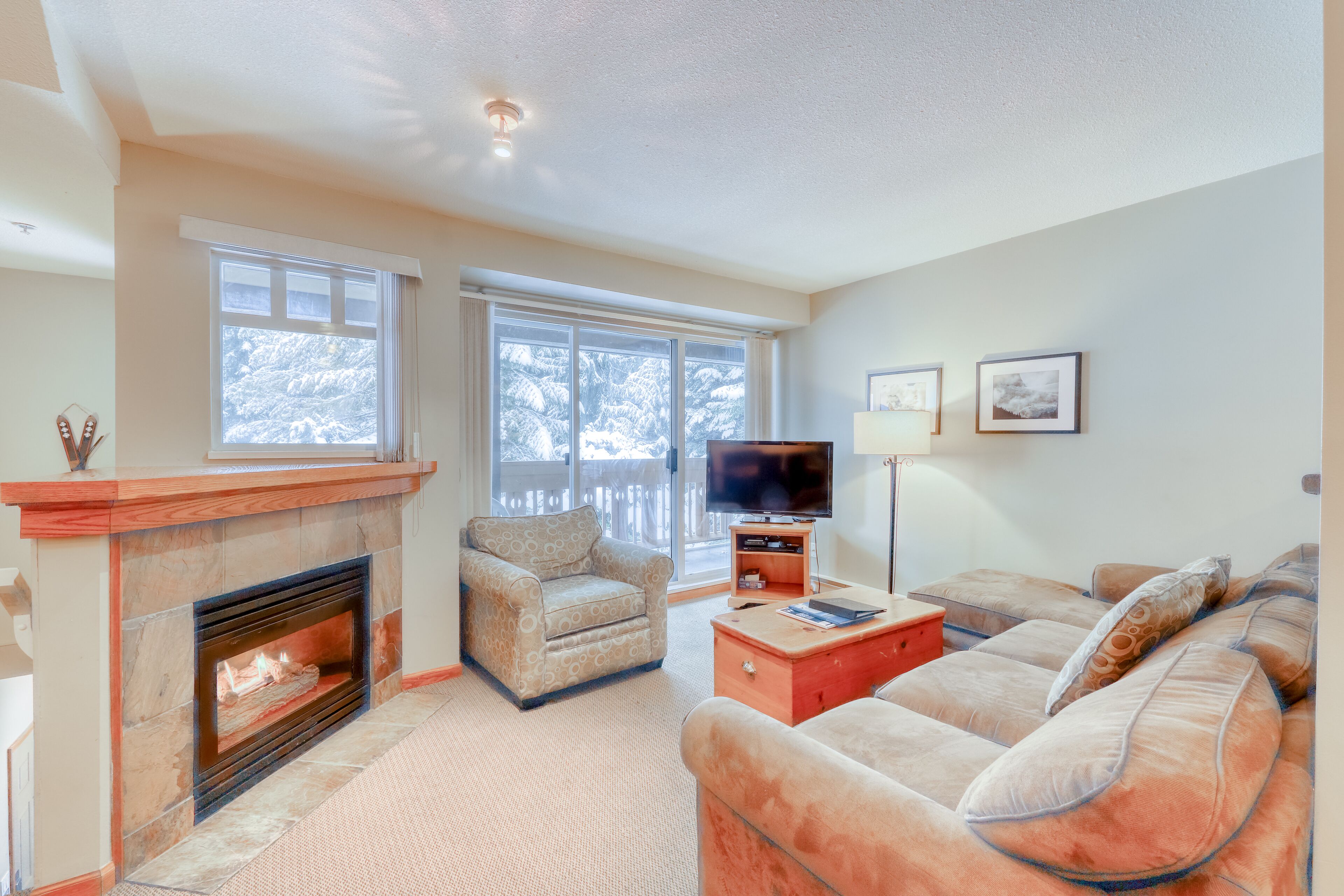 Townhome, 3 Bedrooms, Hot Tub (Sunpath #05) | Living room | TV, DVD player