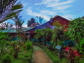 Property grounds - Enjoy the Nature at Posada Río Celeste La Amistad (Costa Rica)