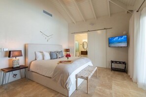 Room - Round Rock Estate (Blowing Point)