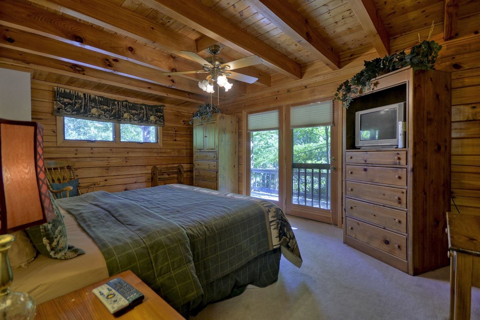 Cabin | 2 bedrooms, desk, iron/ironing board, cots/infant beds
