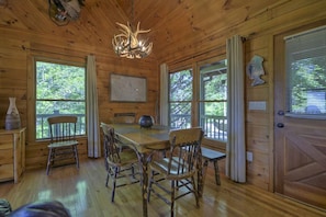 Cabin | Private kitchen | Fridge, microwave, coffee/tea maker, cookware/dishes/utensils